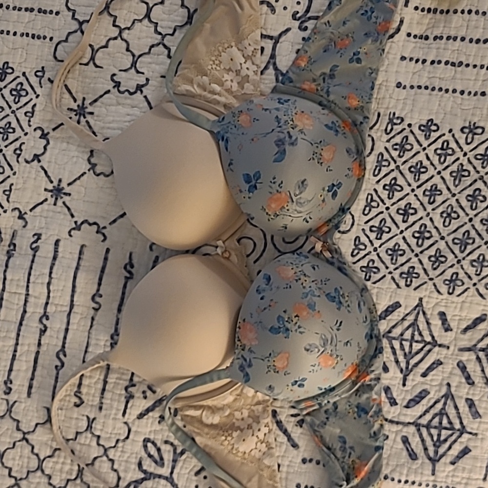 Victoria's Secret 36D Body by Victoria push up lot of 2
